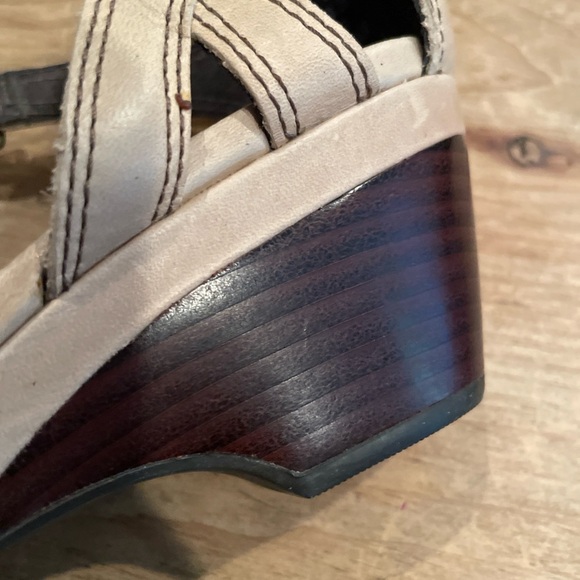 Clarks Artisan Leather Women's Tan Sandals Spring Summer Neutral Vacation 8M - Picture 2 of 6